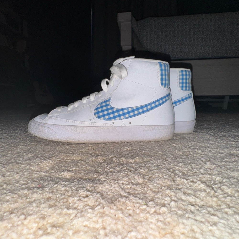 “Nike Blazer Mid 77” in “Blue Gingham” (Striped blue)